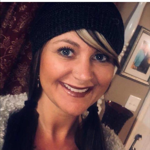 Meet your Posher, Nicole - Picture 1 of 1